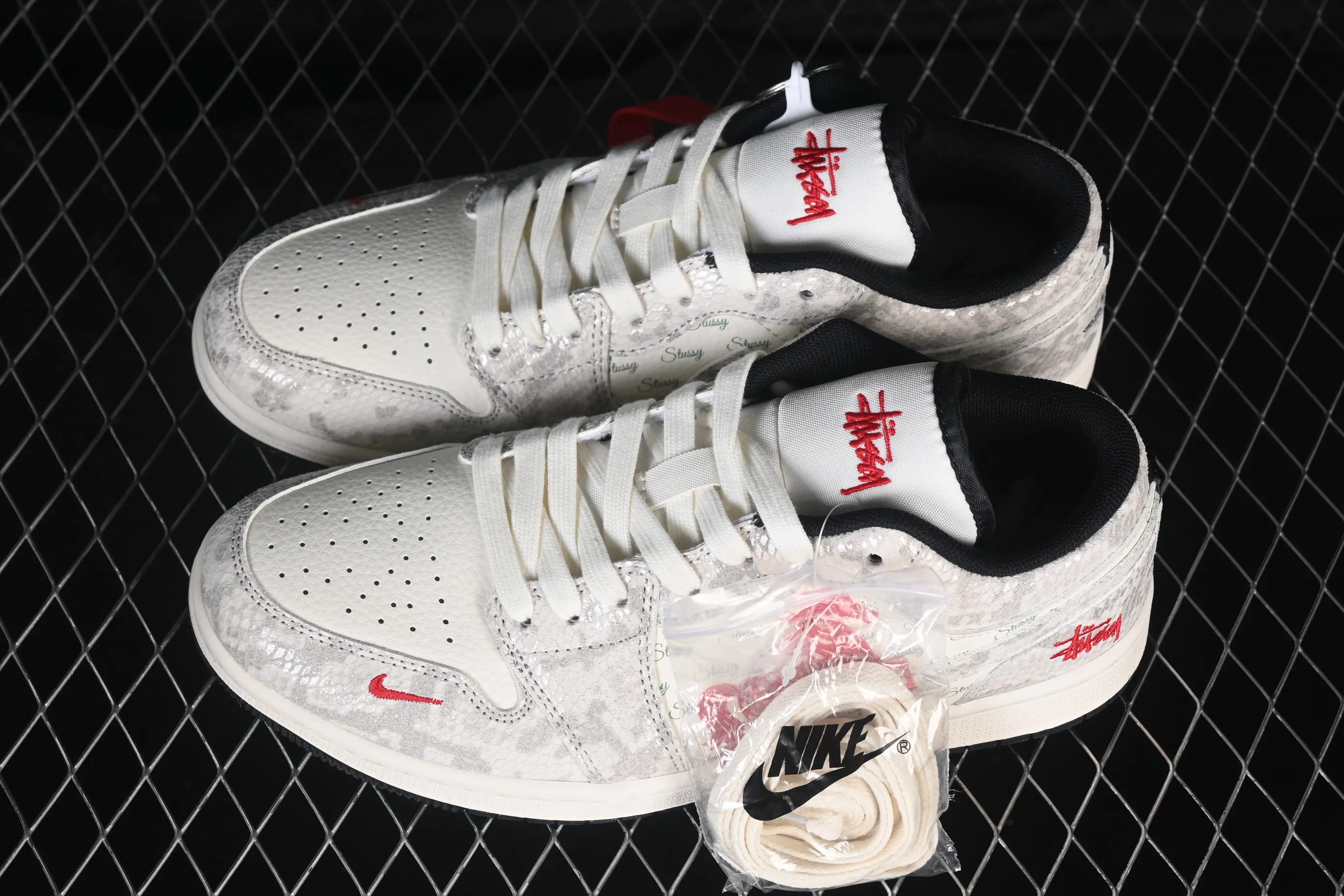 All categories Air Jordan Jordan series basketball shoes Air Jordan 1 Low High-end customized low-top sneakers Air Jordan 1 Low AJ1 Joe 1 Year of the Horse limited edition Dragon Horse Spirit High-end customized low-top retro basketball shoes FC7688-200